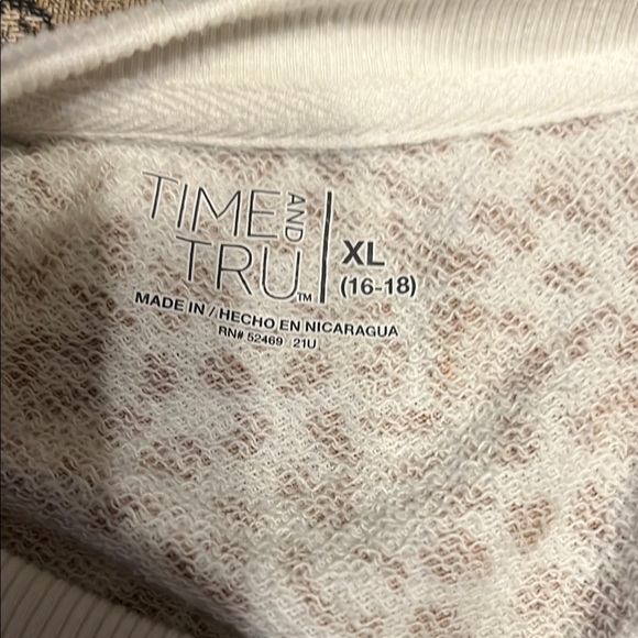 Chic Animal Print Sweatshirt - Picture 3 of 3